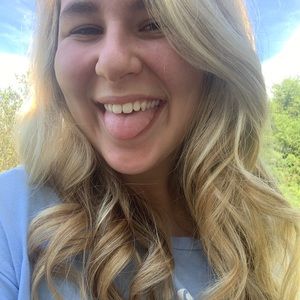 Meet your Posher, Caroline